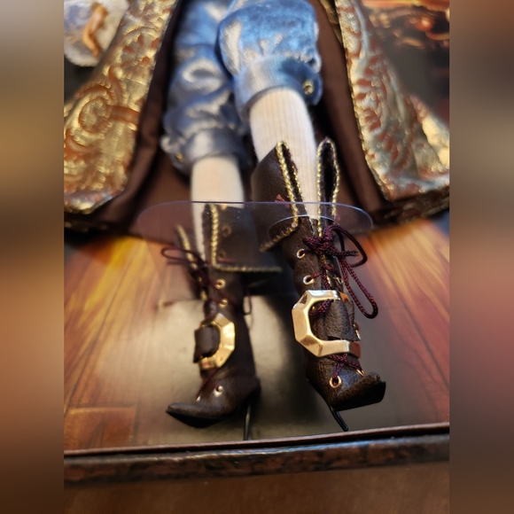 Collector's Gold Label 2007 "Pirate Barbie" - New w/ Certificate of Authenticity - Picture 6 of 15